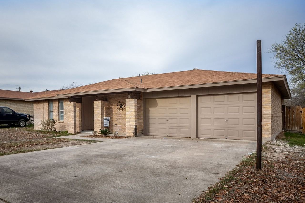 104 Sombrero Dr - Photo 3 of 16