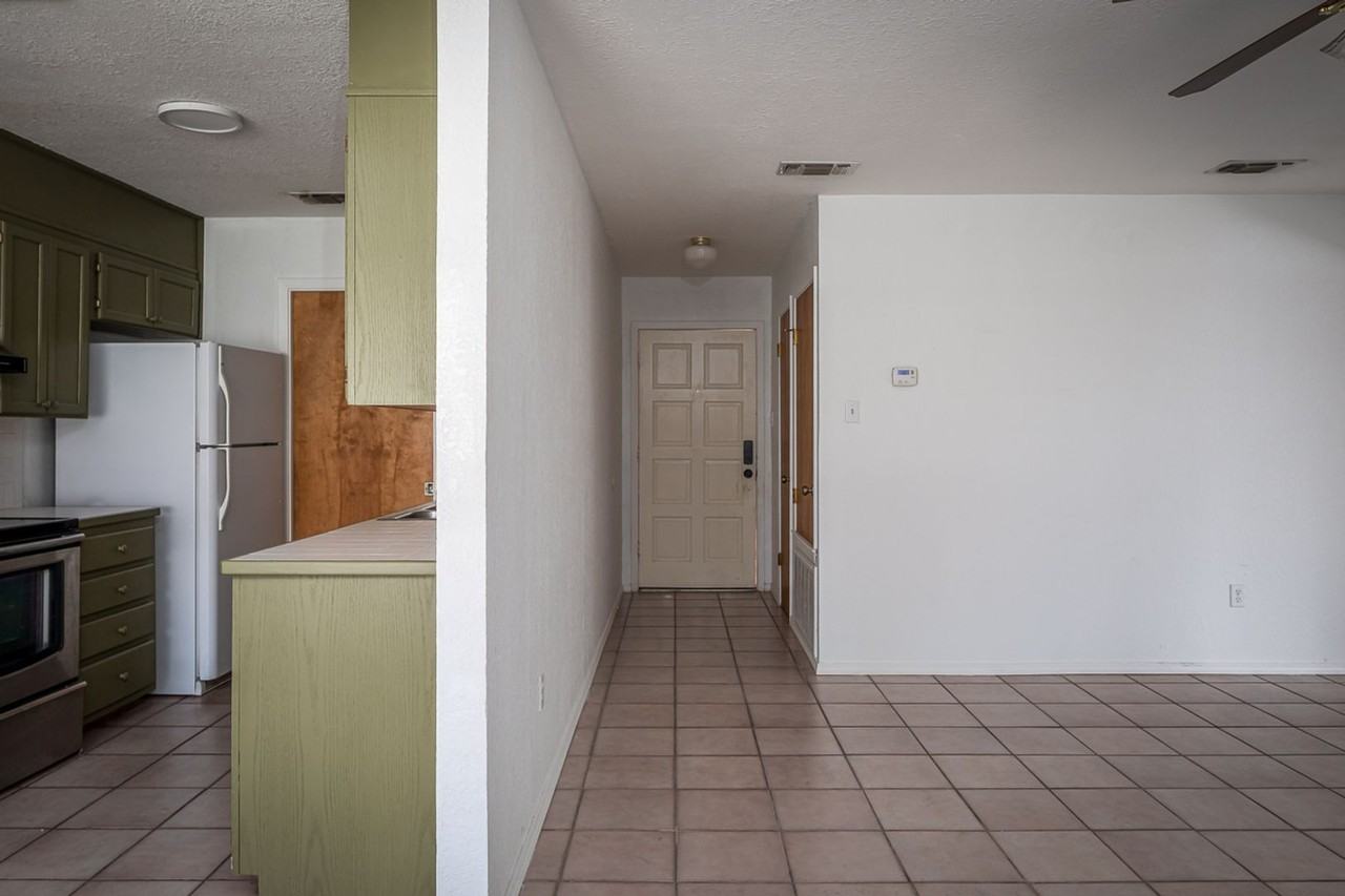 104 Sombrero Dr - Photo 4 of 16