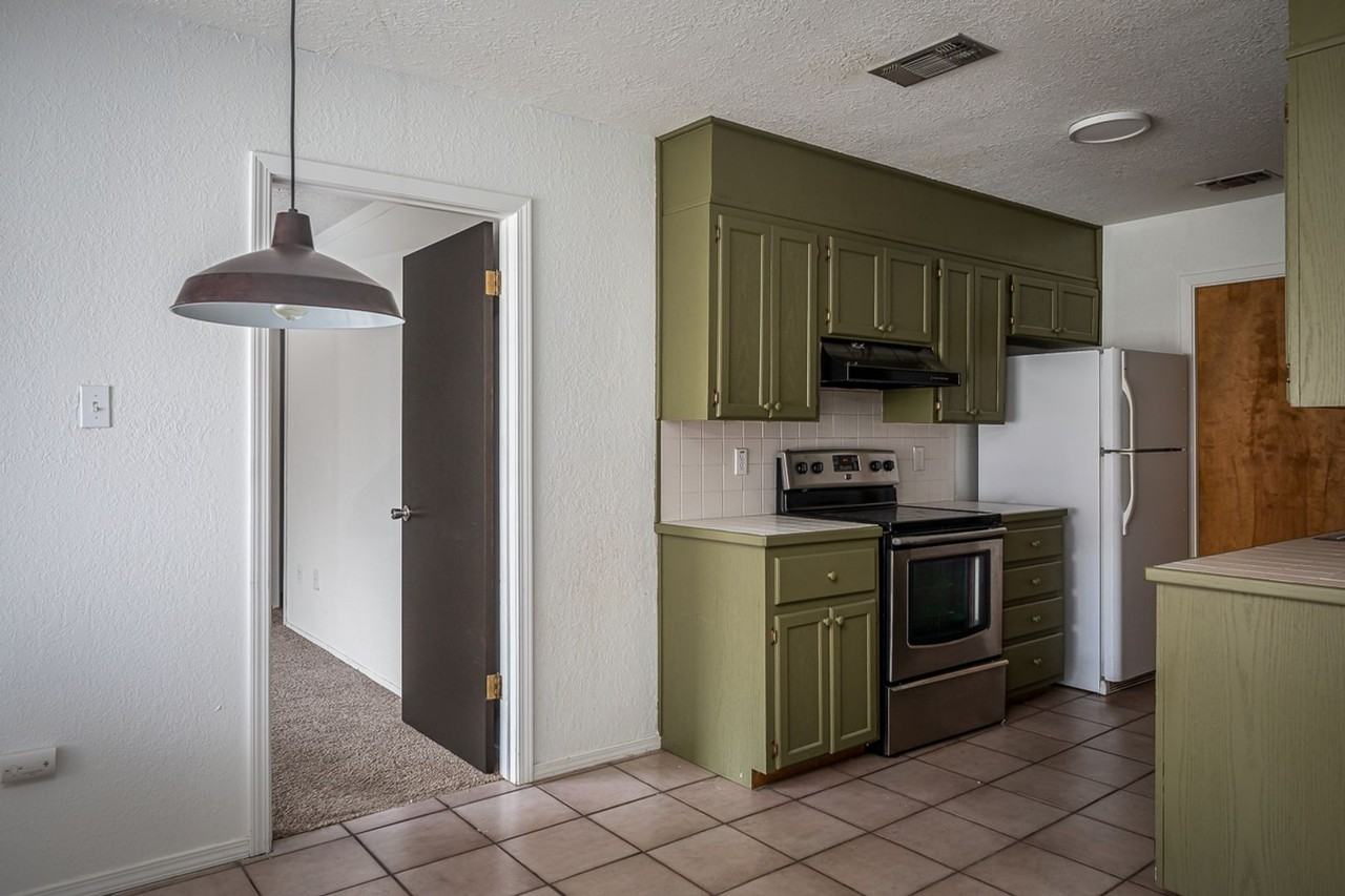 104 Sombrero Dr - Photo 7 of 16