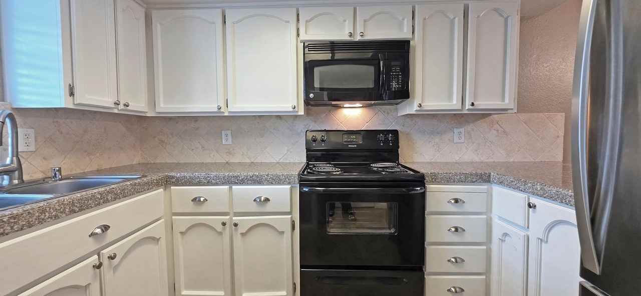 210 Wales Dr - Photo 3 of 37