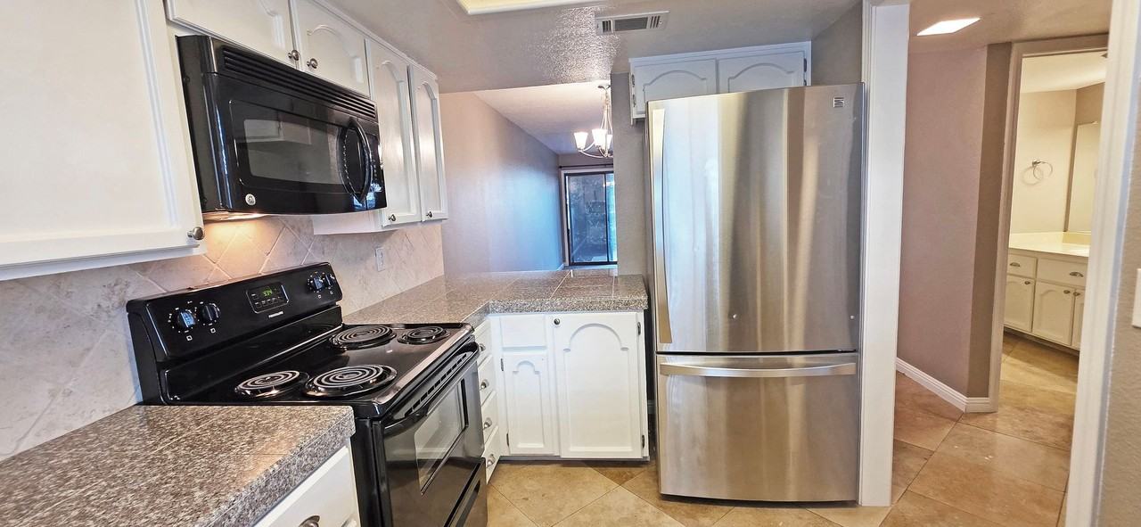 210 Wales Dr - Photo 4 of 37
