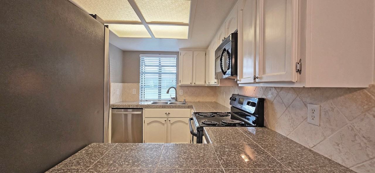 210 Wales Dr - Photo 5 of 37
