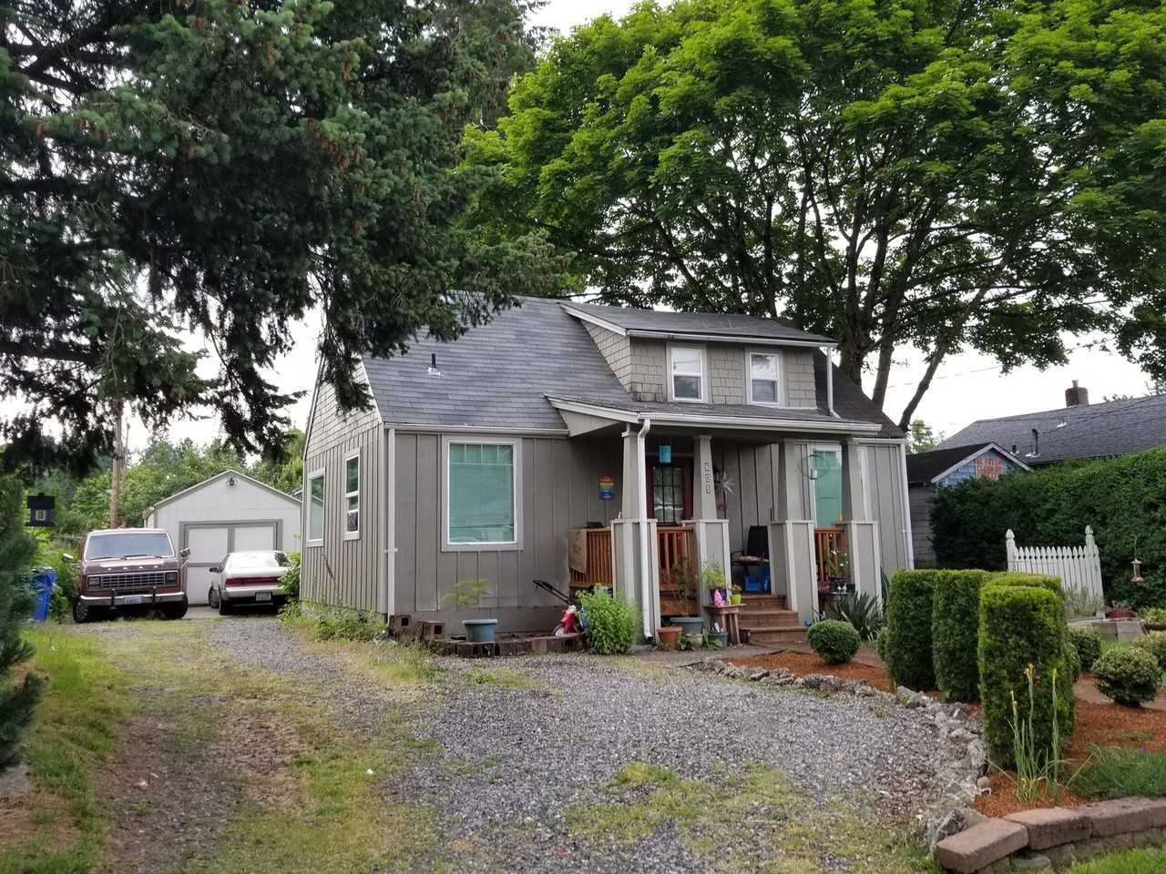 605 Beech St - Photo 2 of 24