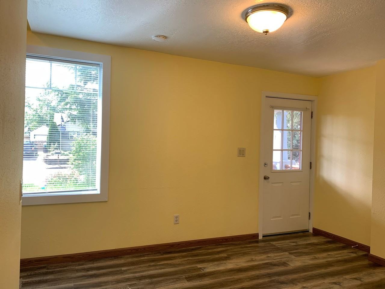 605 Beech St - Photo 4 of 24