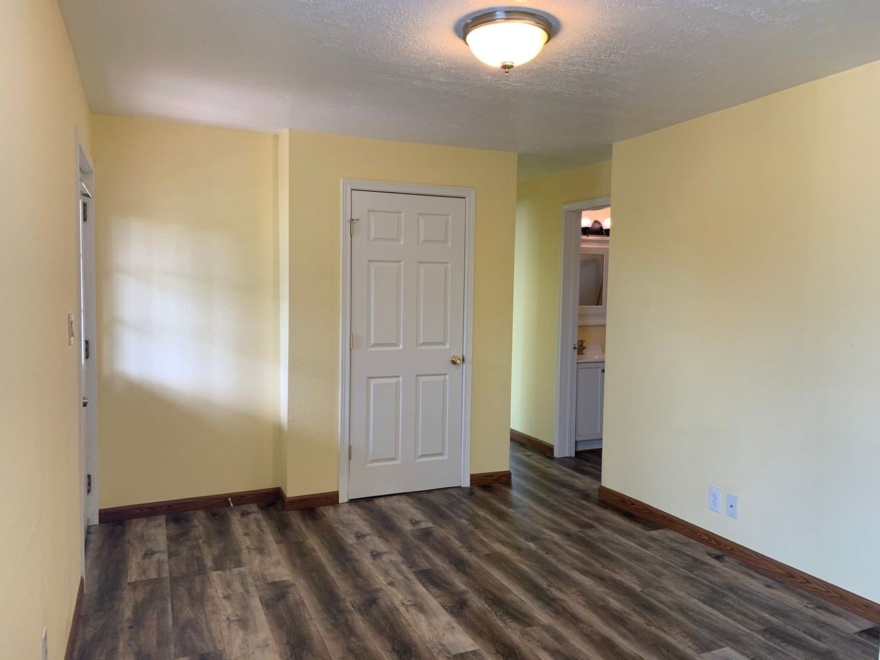 605 Beech St - Photo 5 of 24