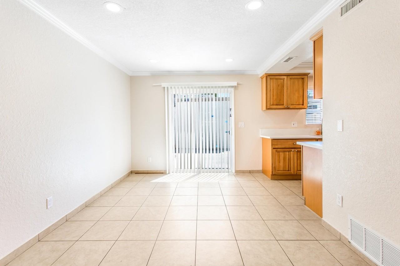 1045 Clark St - Photo 5 of 16