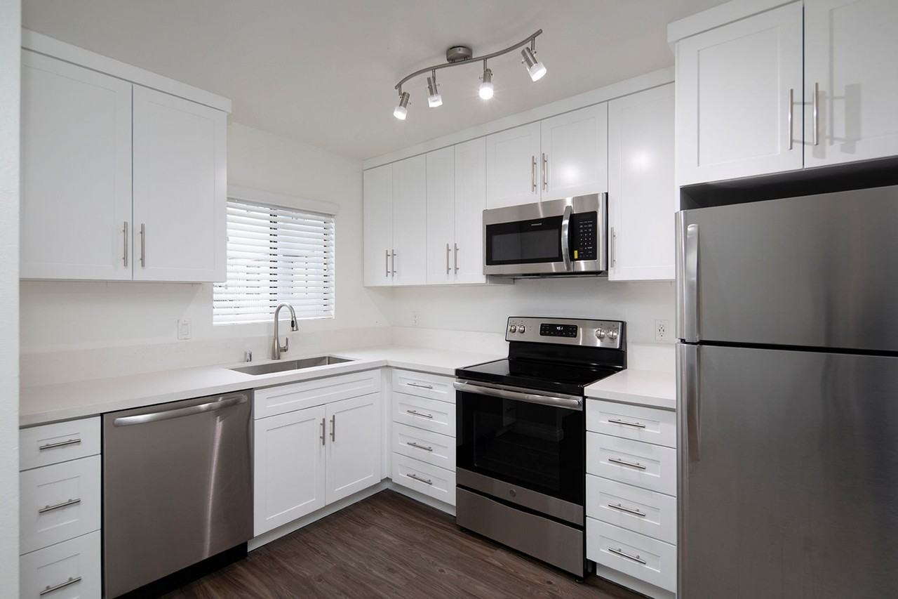 Bridgeview Apartments - Photo 6 of 29