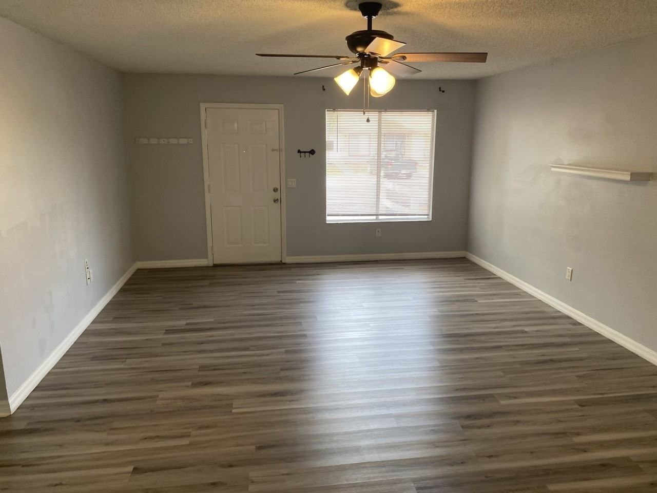 437 E Rosewood Ln - Photo 2 of 10