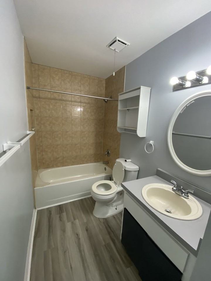437 E Rosewood Ln - Photo 5 of 10