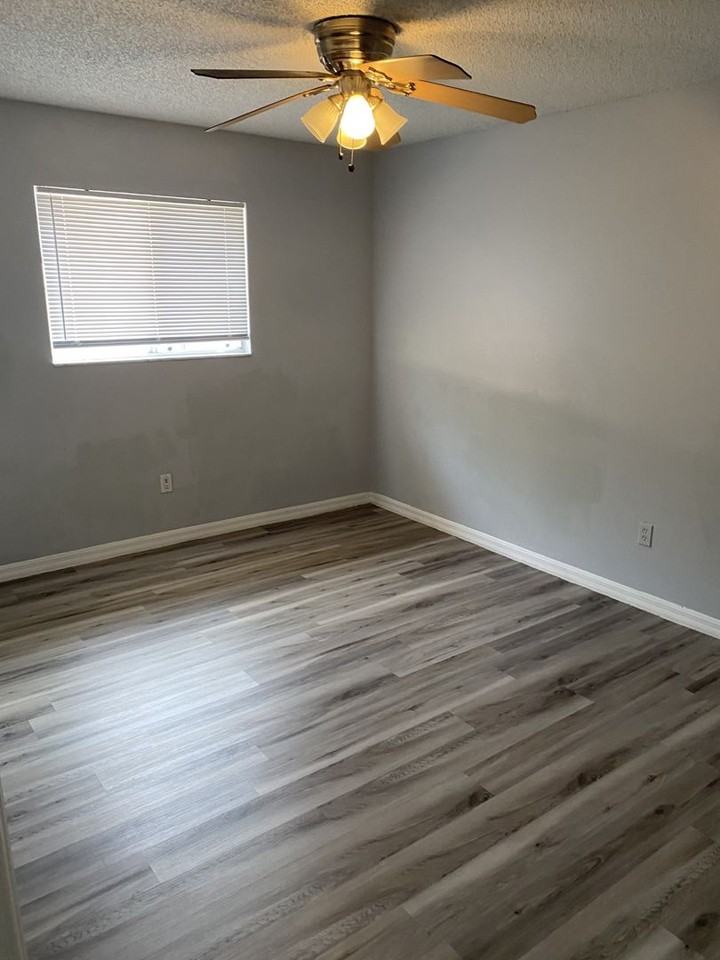 437 E Rosewood Ln - Photo 7 of 10