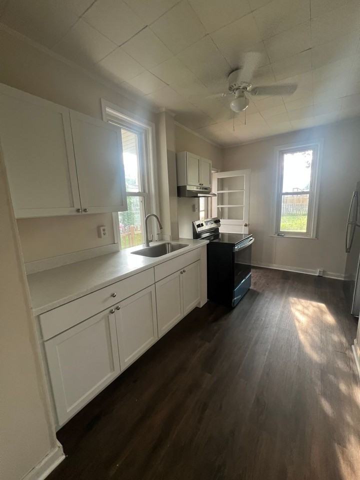 306 N College St - Photo 2 of 11