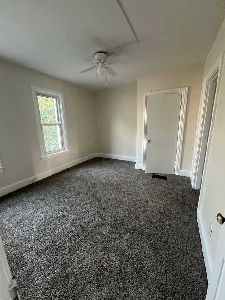 306 N College St - Photo 5 of 11