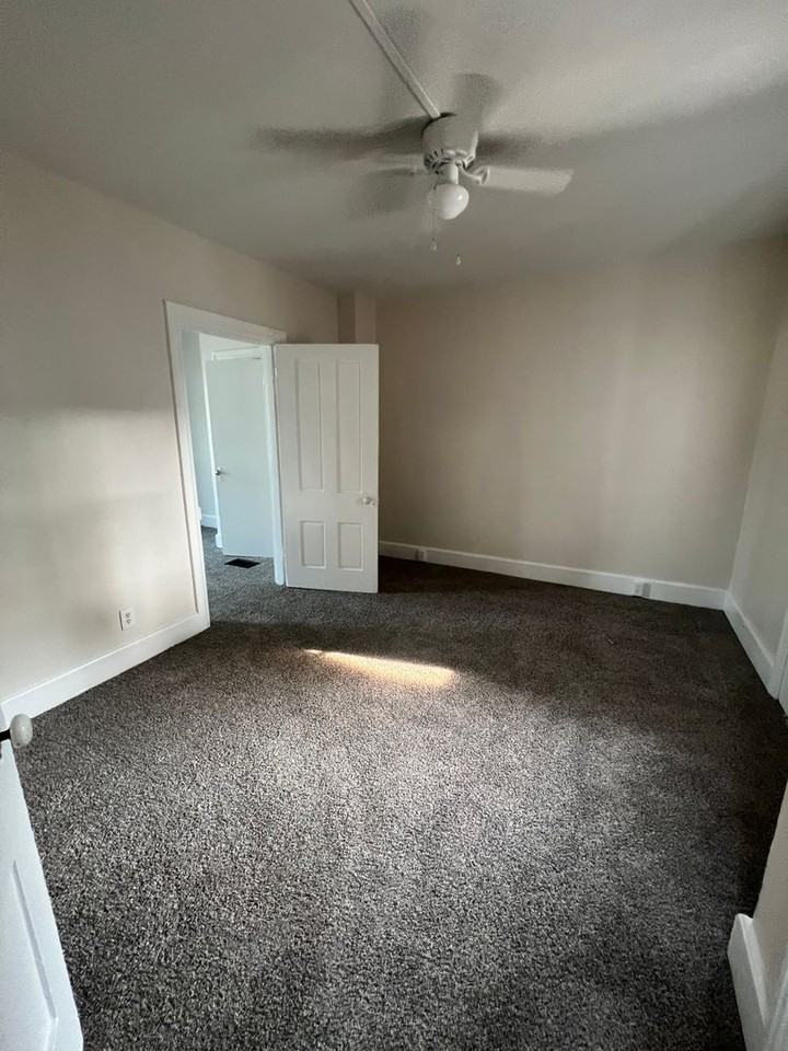 306 N College St - Photo 6 of 11