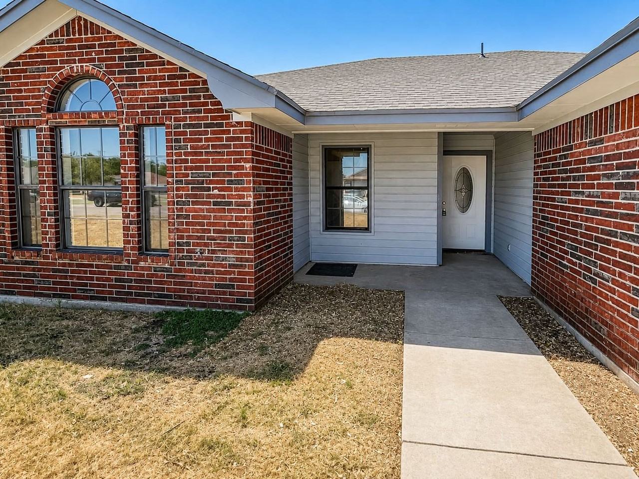 1804 Moonstone Dr - Photo 3 of 24