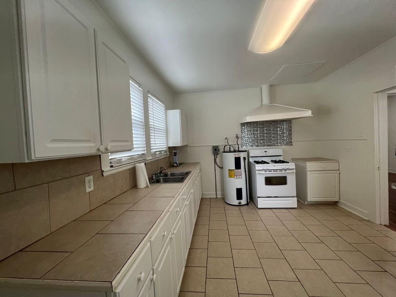 334 Gebelin St - Photo 2 of 8