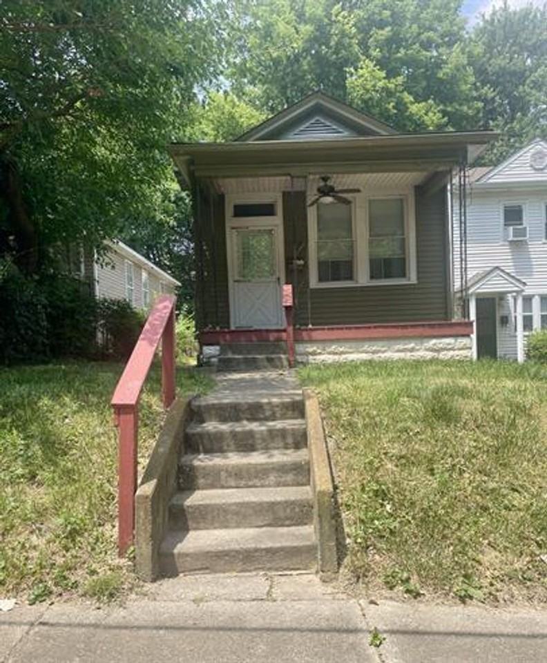 1452 S Hancock St - Photo 2 of 13