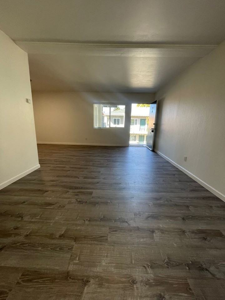 262 Mariposa Ave - Photo 3 of 15
