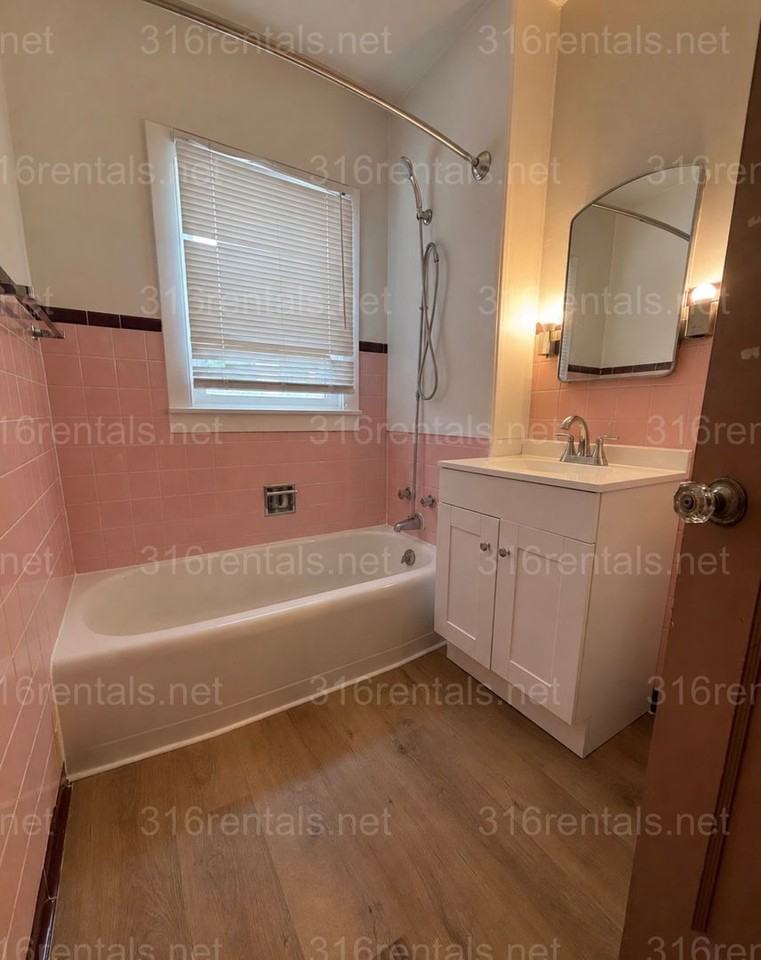 503 N Summit St - Photo 2 of 13