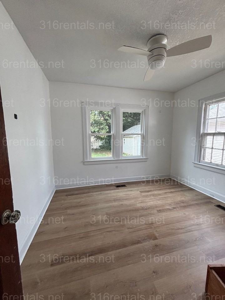 503 N Summit St - Photo 6 of 13