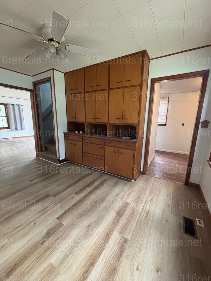 503 N Summit St - Photo 7 of 13