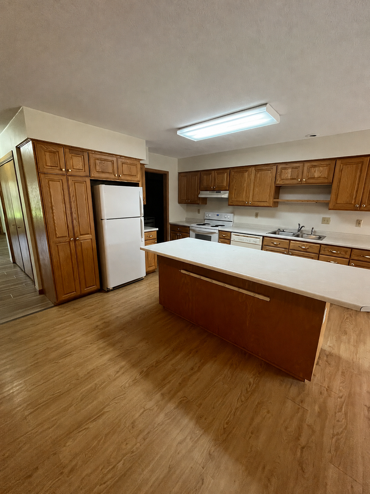 1612 W 7th St - Photo 4 of 11