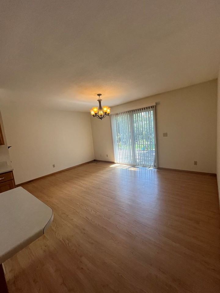 1612 W 7th St - Photo 5 of 11