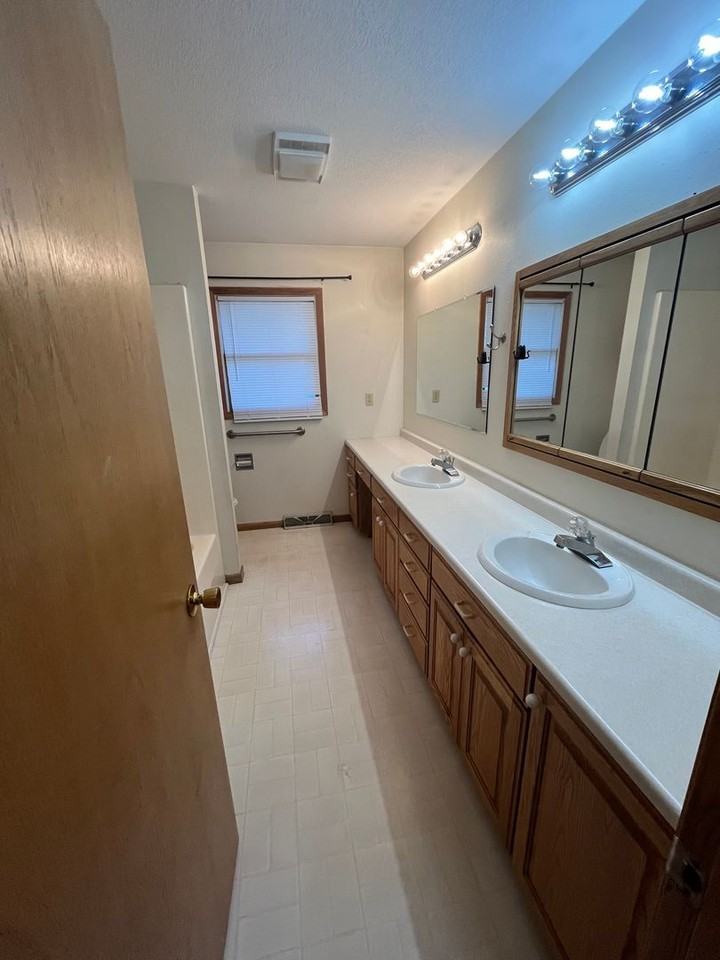 1612 W 7th St - Photo 7 of 11