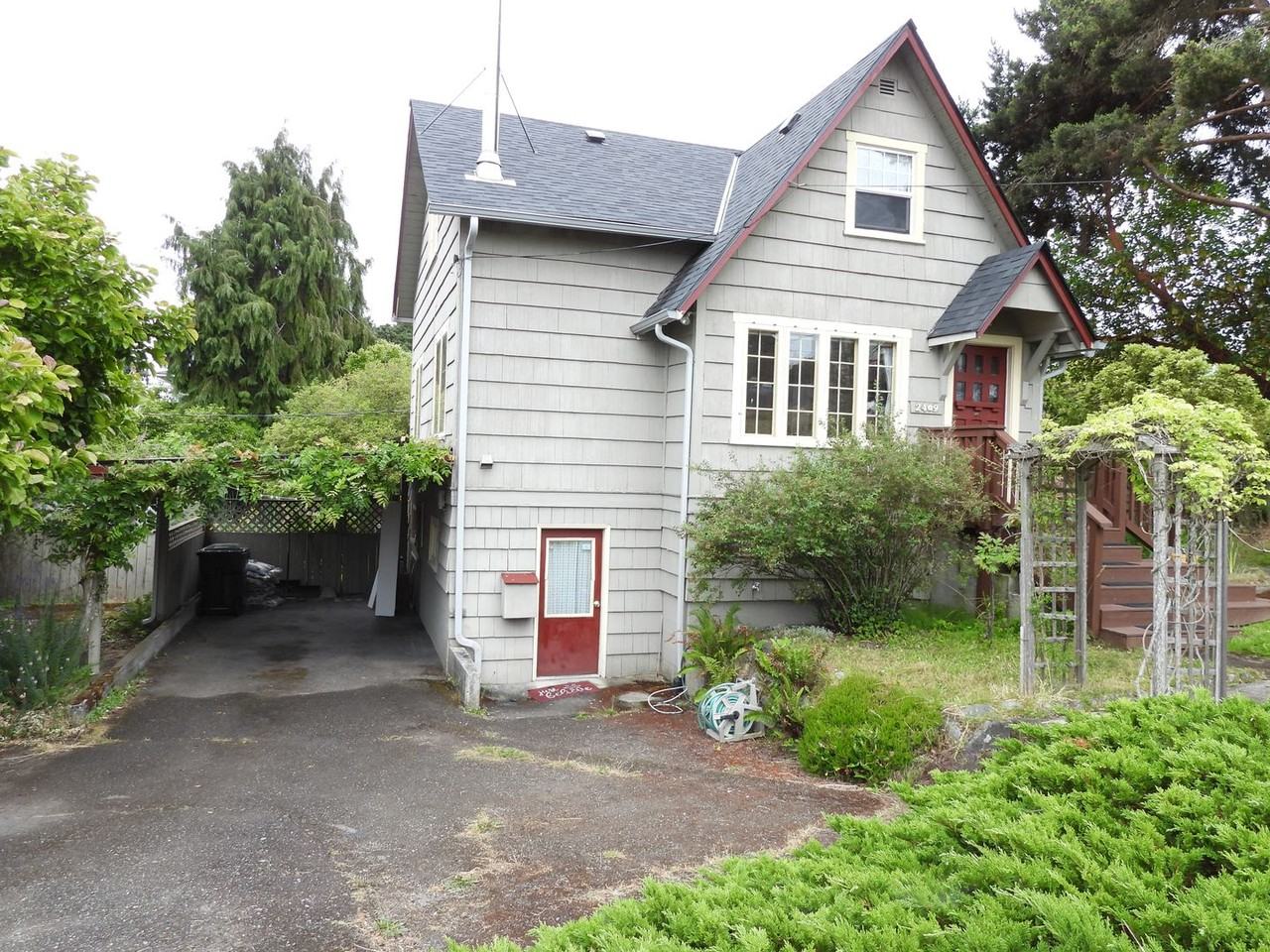2409 S Chase St - Photo 3 of 42