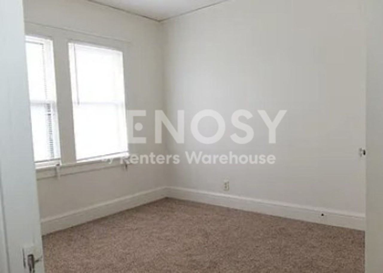 2354 Benjamin St Ne - Photo 4 of 12