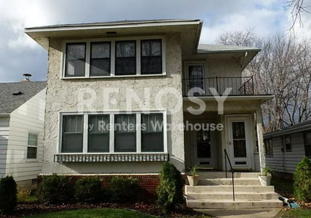 2354 Benjamin St Ne - Photo 7 of 12