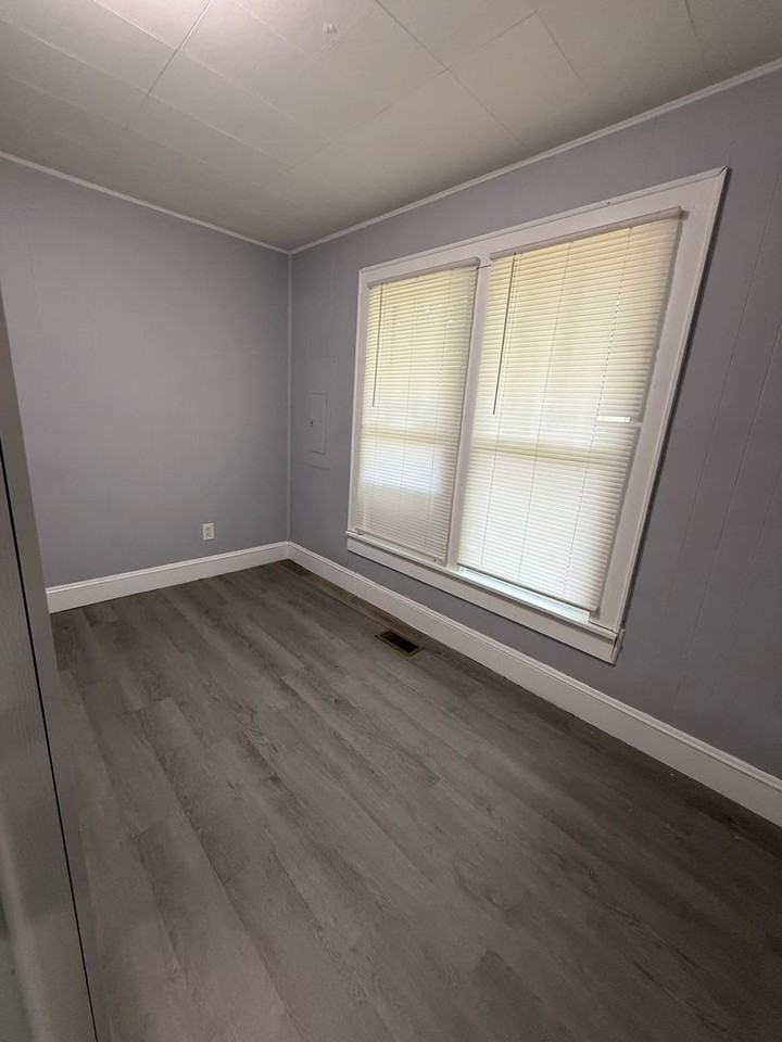 1221 Wilson Ave Se - Photo 6 of 24