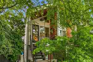 featured image of 6515 Ellis Ave S