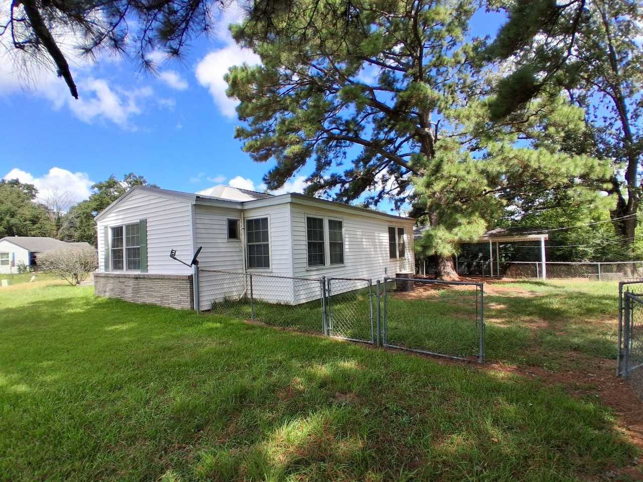 905 Pinckney Ave - Photo 2 of 13