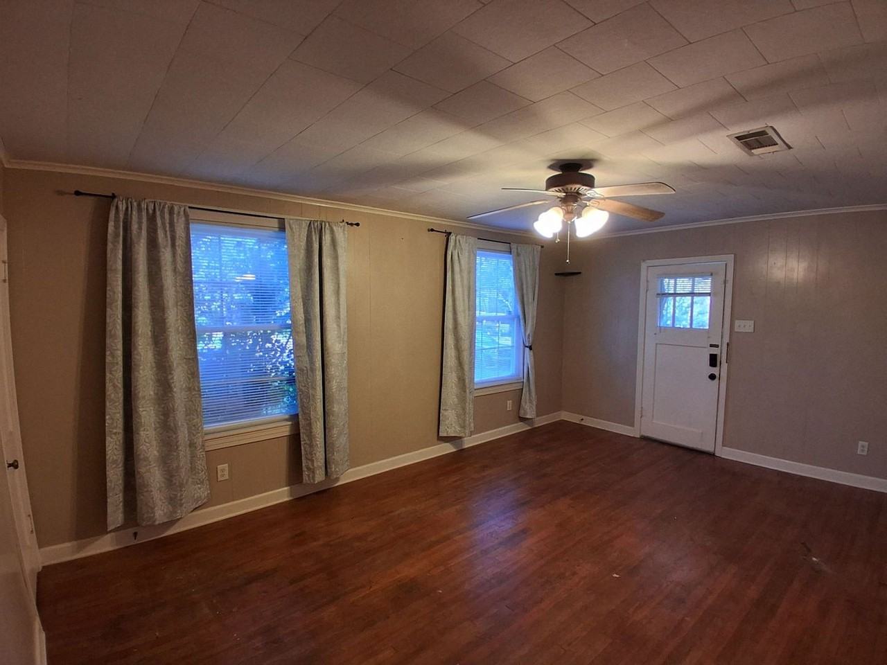 905 Pinckney Ave - Photo 3 of 13