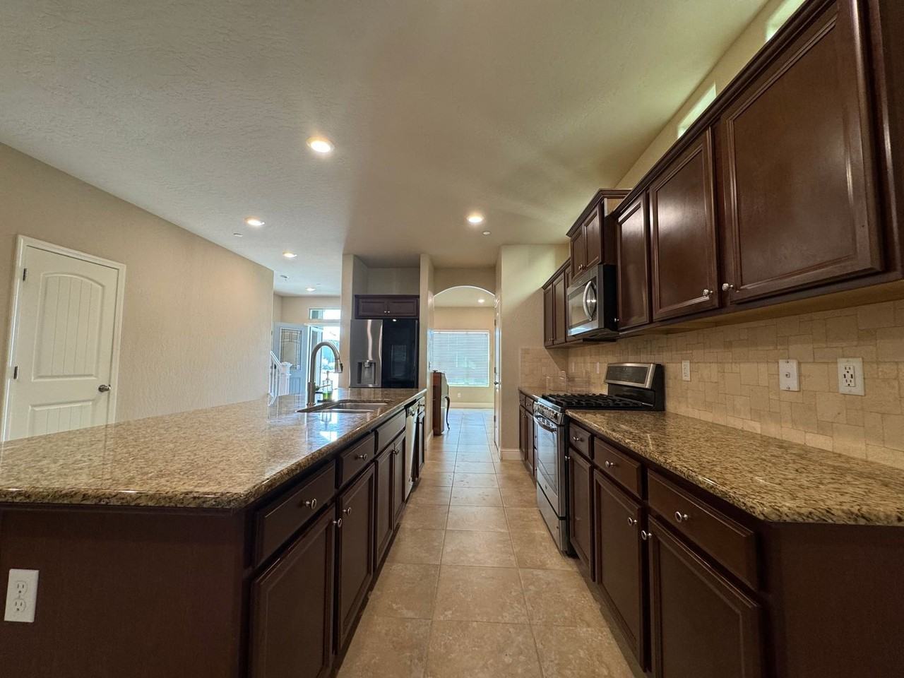 6682 E Fedora Ave - Photo 3 of 16