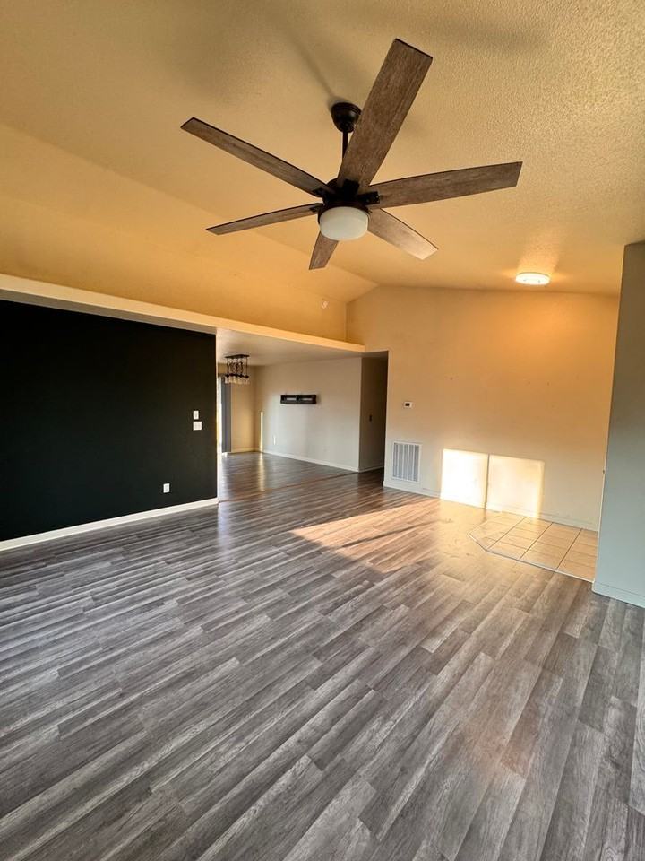 106 Umpqua View Dr - Photo 2 of 19