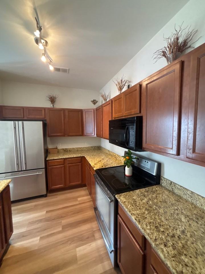 657 Cornerstone Cir - Photo 4 of 18