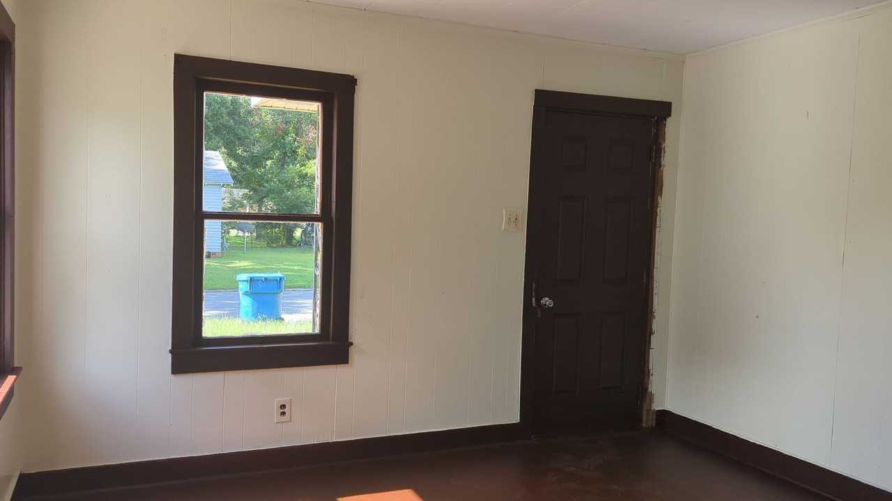 245 Sherwood Dr - Photo 5 of 28