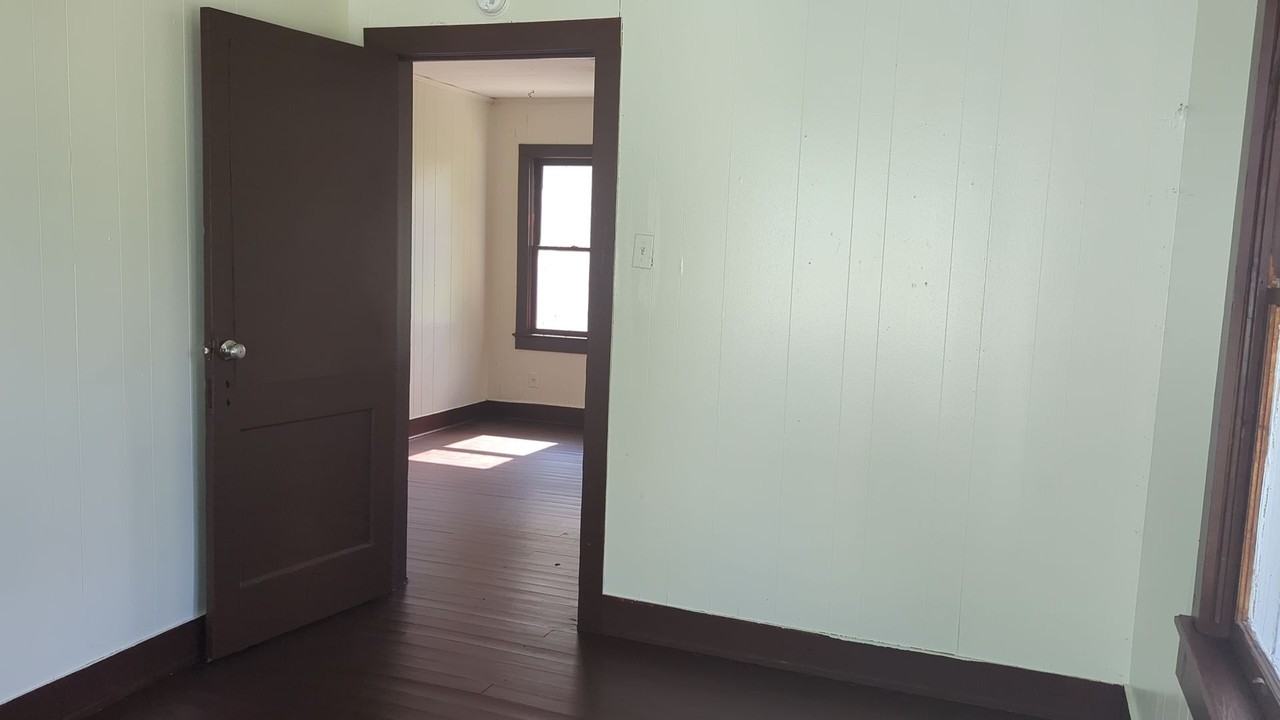 245 Sherwood Dr - Photo 7 of 28