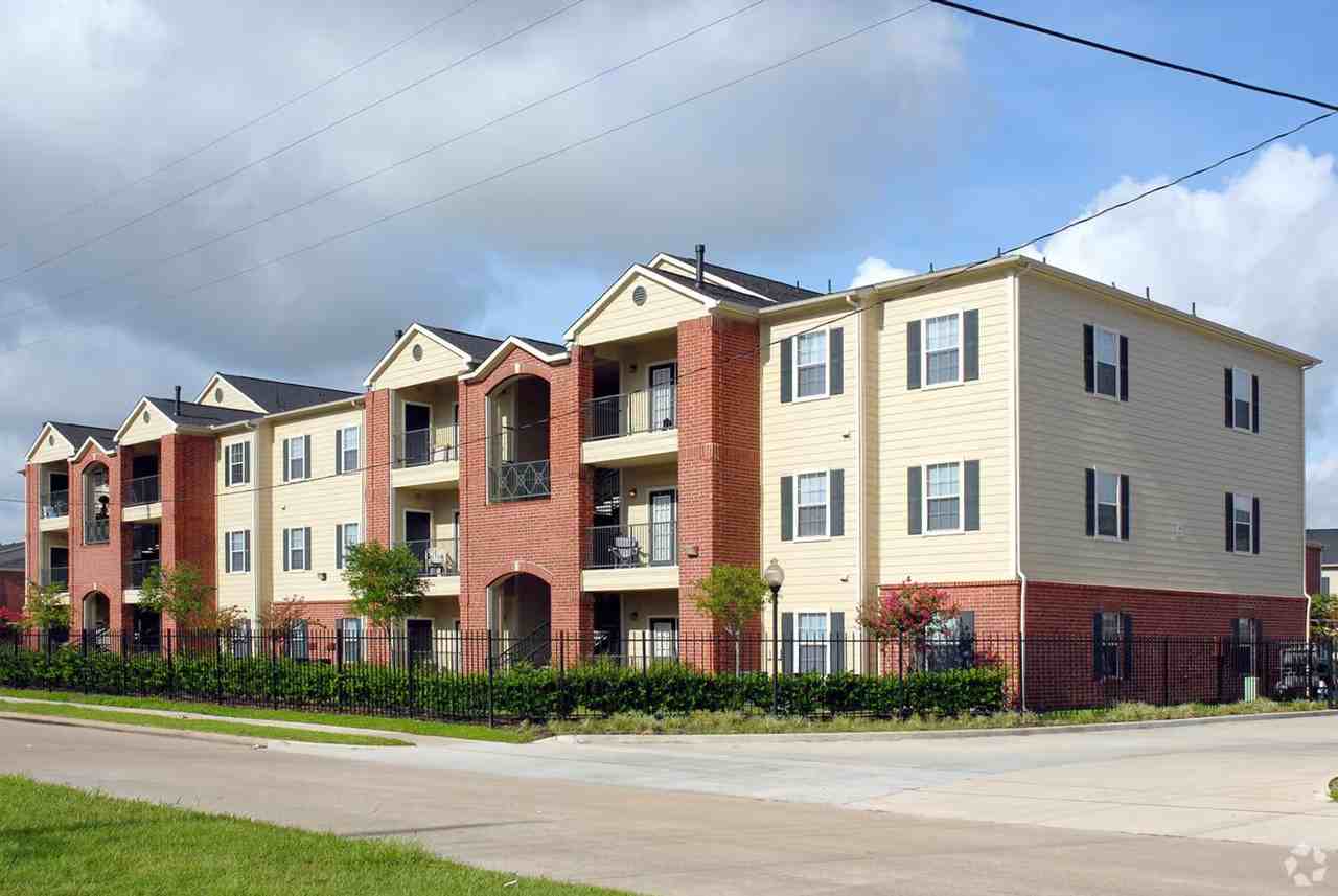Northland Woods Apartments - Photo 2 of 9