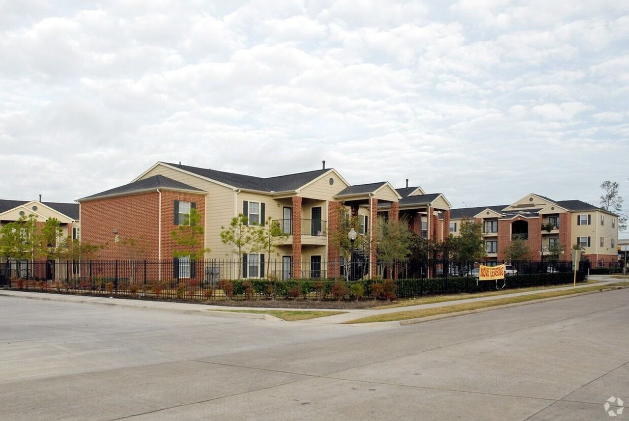 Northland Woods Apartments - Photo 5 of 9