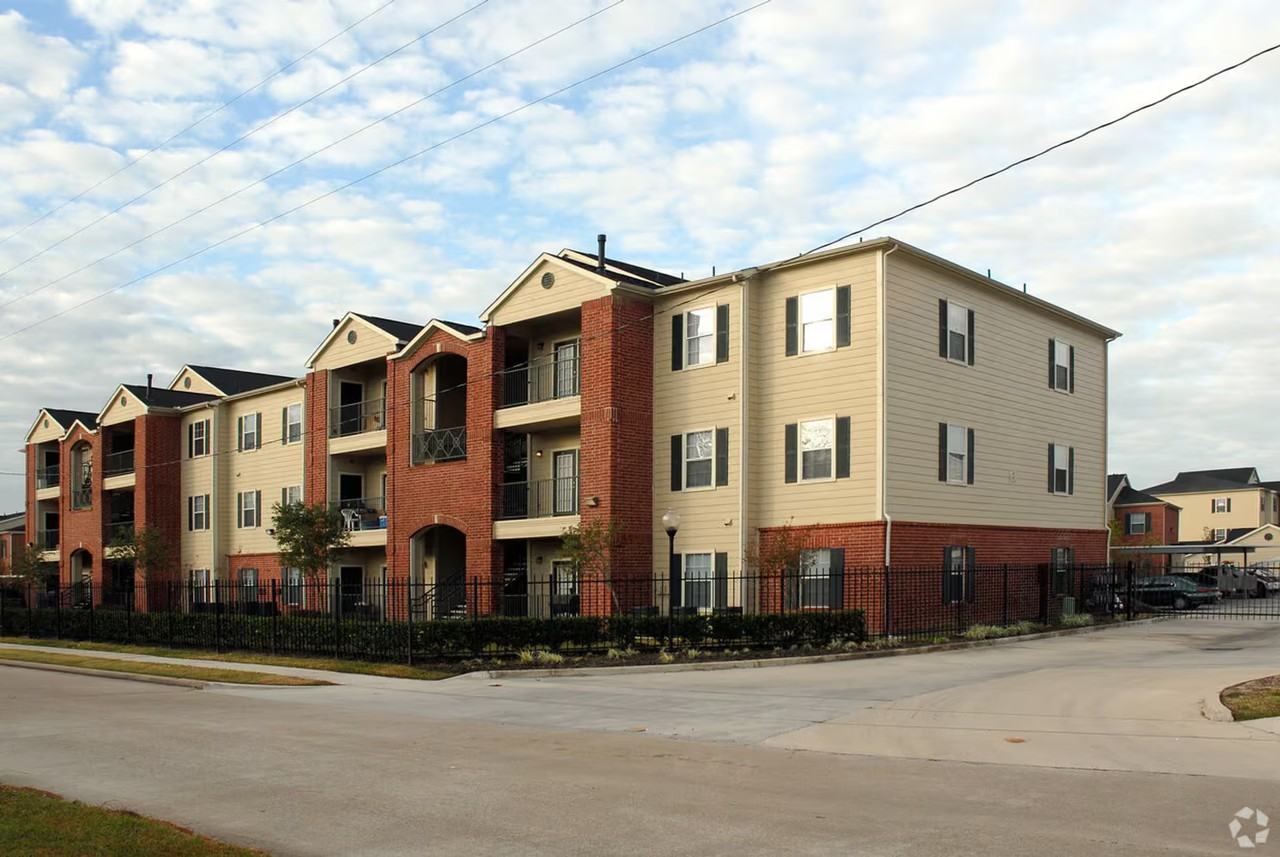 Northland Woods Apartments - Photo 7 of 9