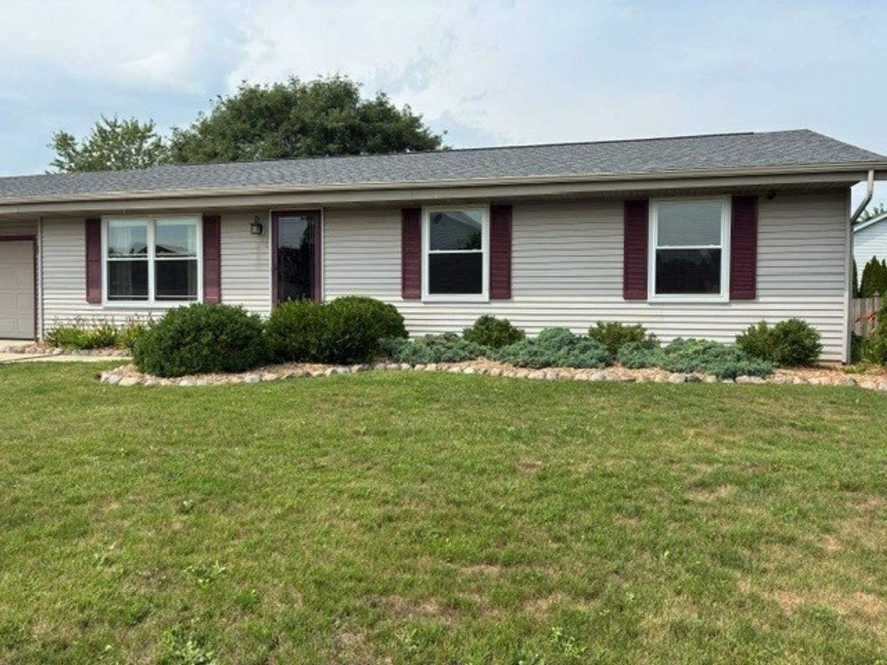 1100 E Connie Ln - Photo 2 of 36