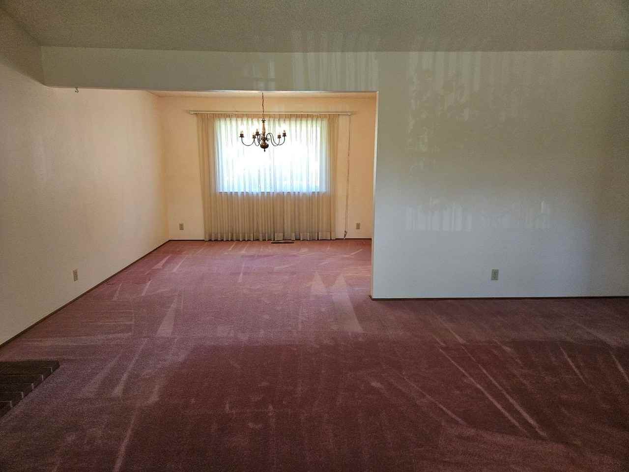 10989 Ronald Way - Photo 3 of 17