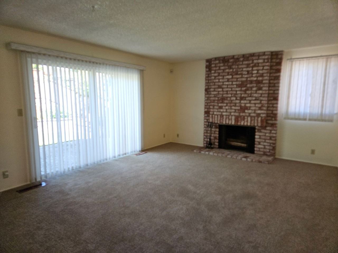 10989 Ronald Way - Photo 4 of 17