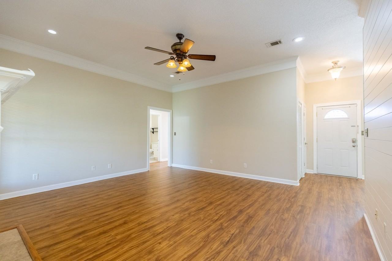 4004 Grey Oak Dr - Photo 4 of 33