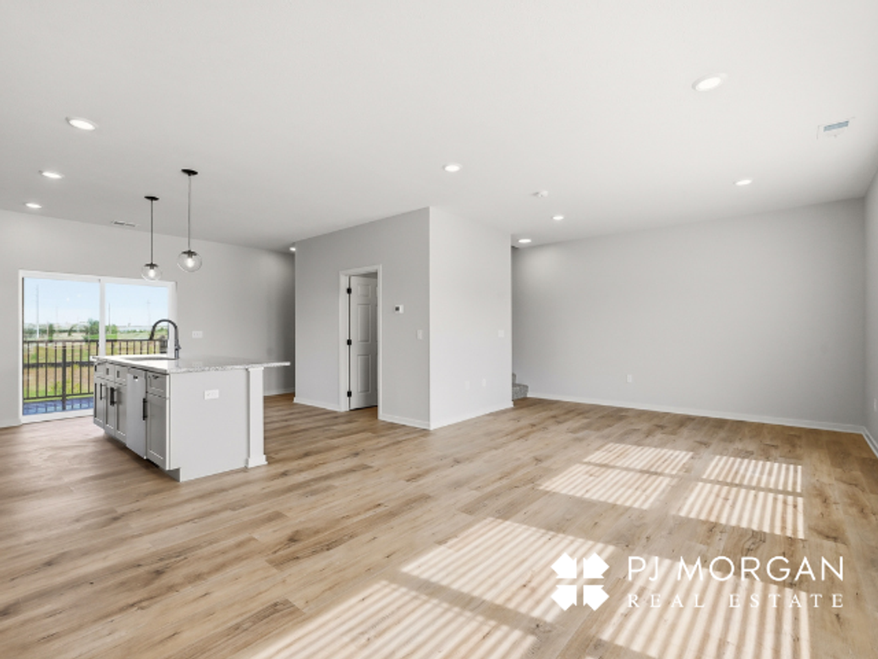 5404 S 207th St - Photo 4 of 27