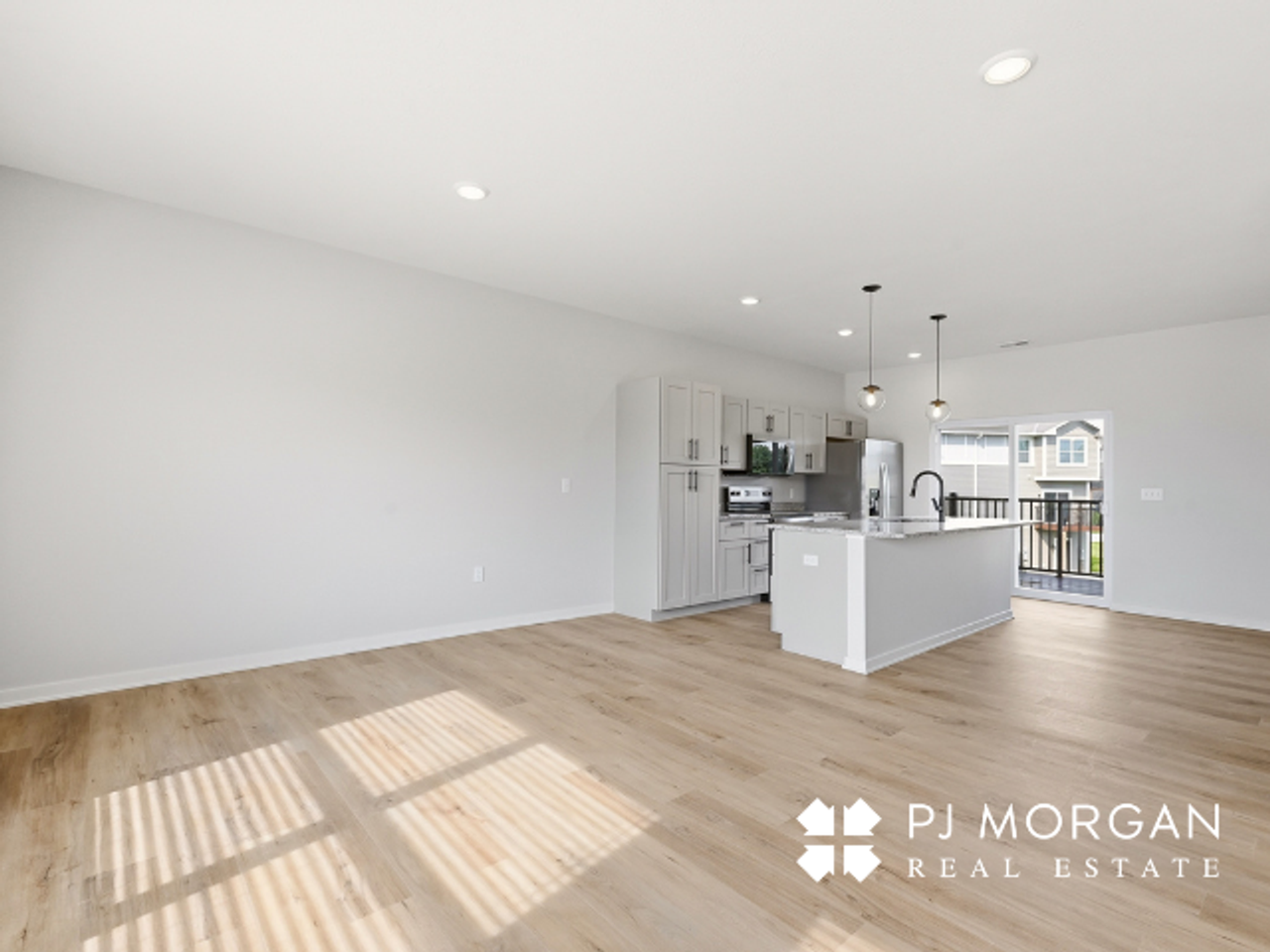 5404 S 207th St - Photo 5 of 27