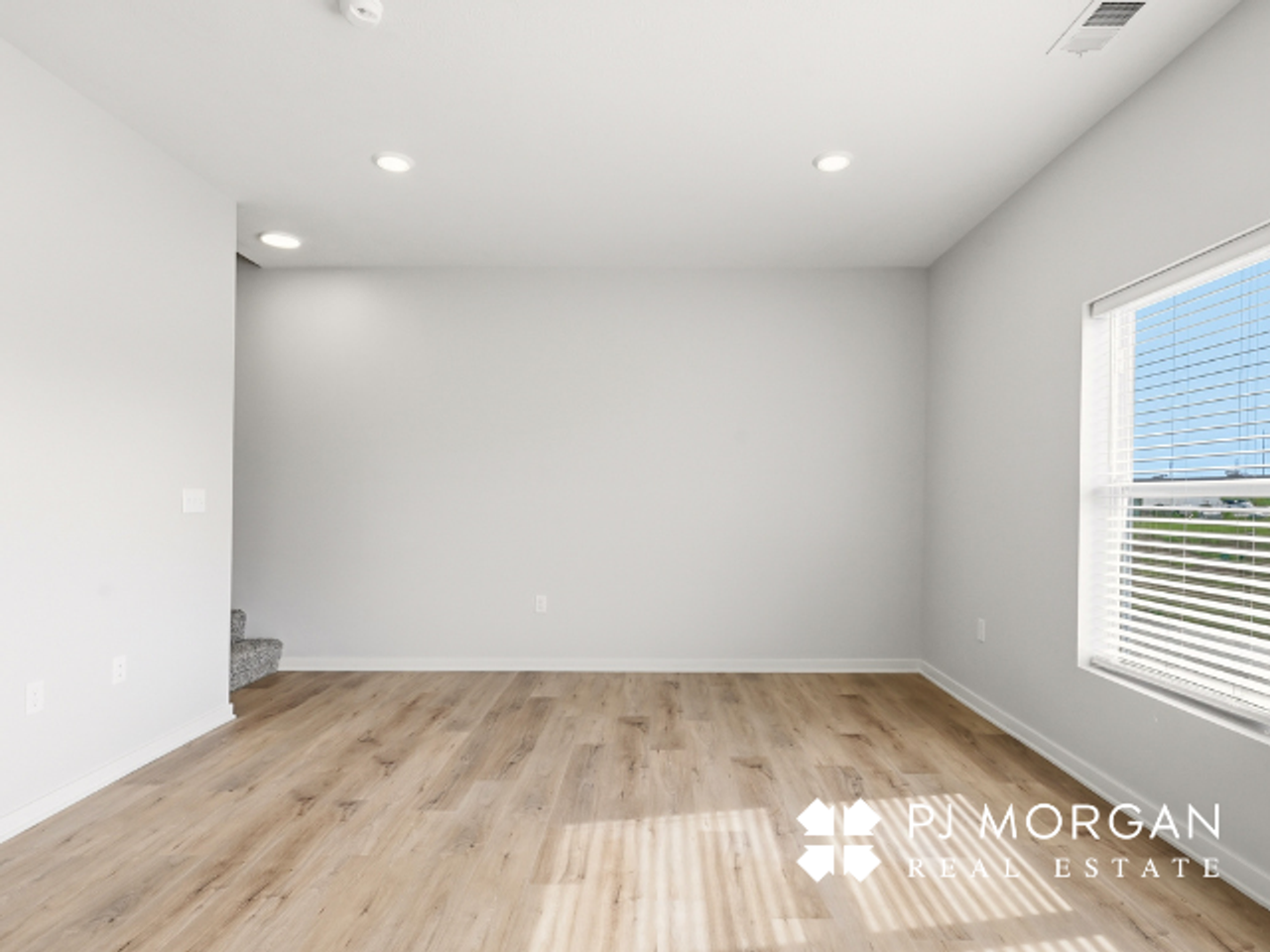 5404 S 207th St - Photo 6 of 27