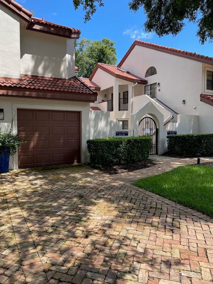 546 Via Fontana Dr - Photo 4 of 23